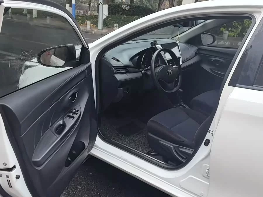 Toyota YARiS L