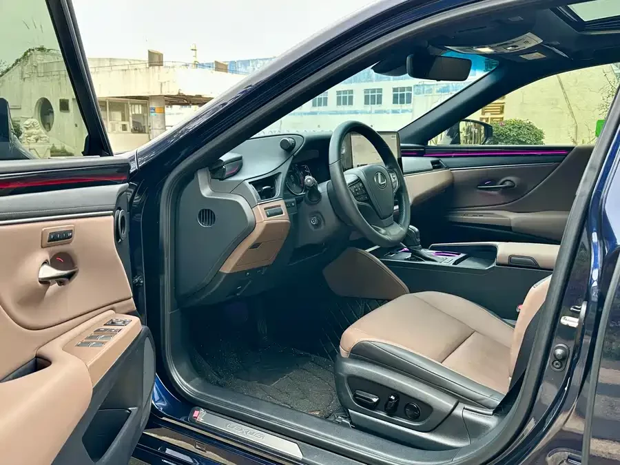 Lexus ES