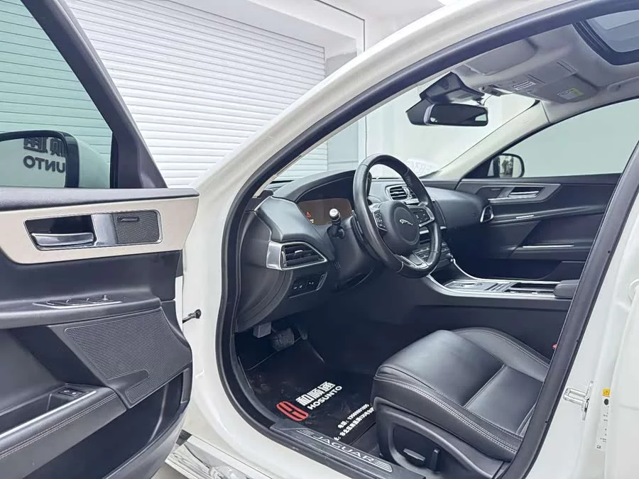 Jaguar XEL
