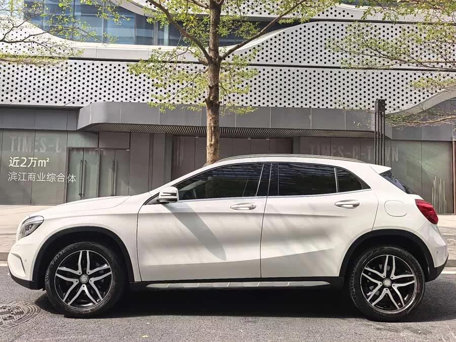 Mercedes Benz GLA