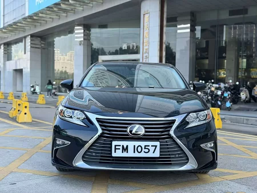 Lexus ES