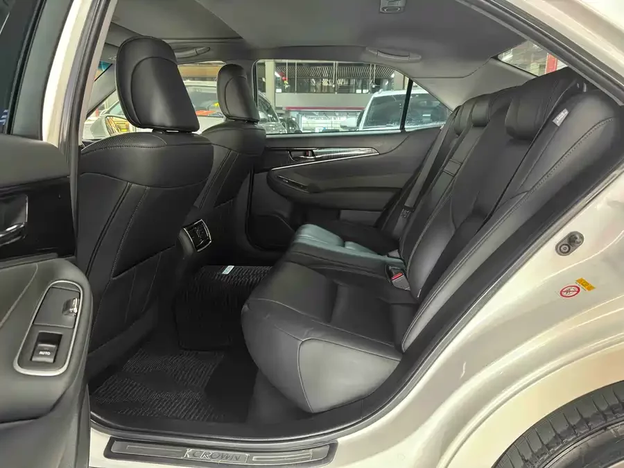 Toyota crown