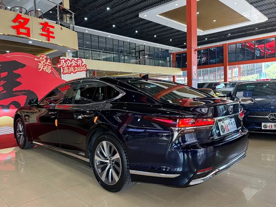 Lexus LS