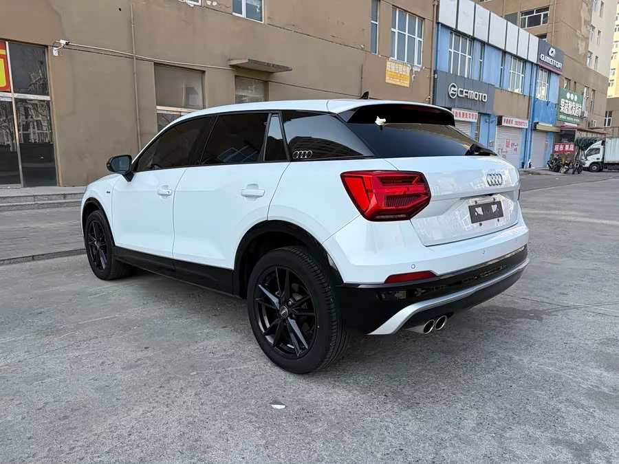 Audi Q2L