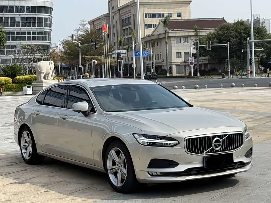 Volvo S90