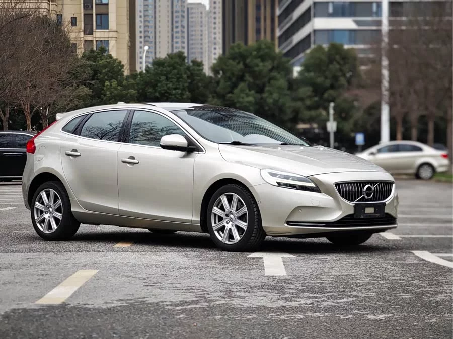 Volvo V40