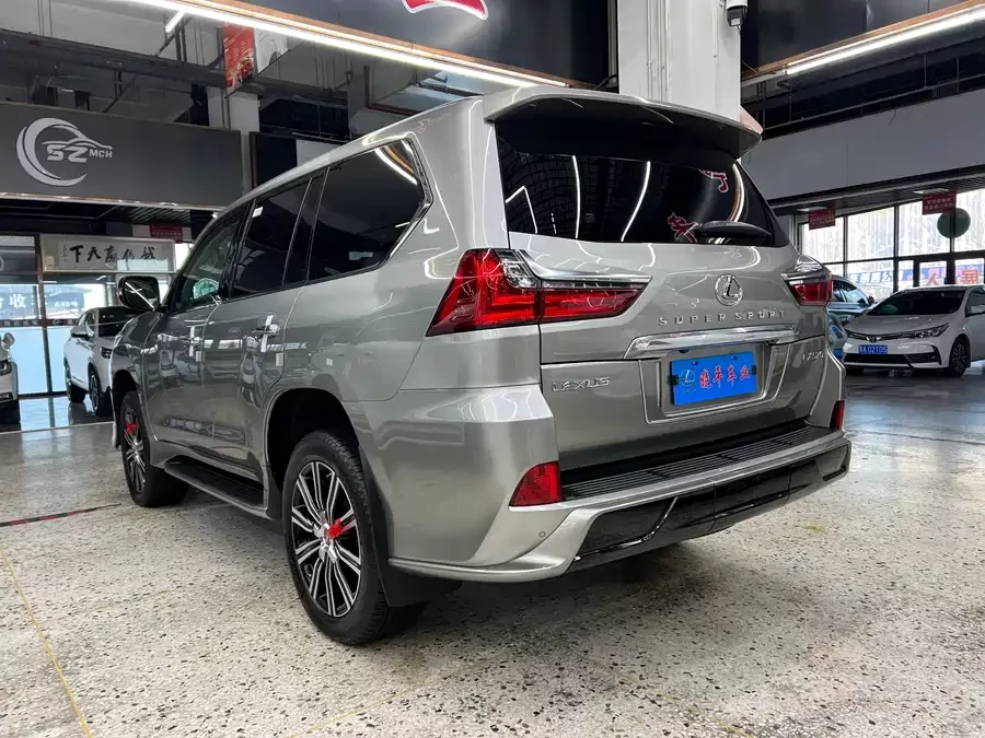 Lexus LX