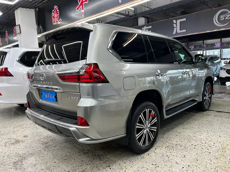 Lexus LX