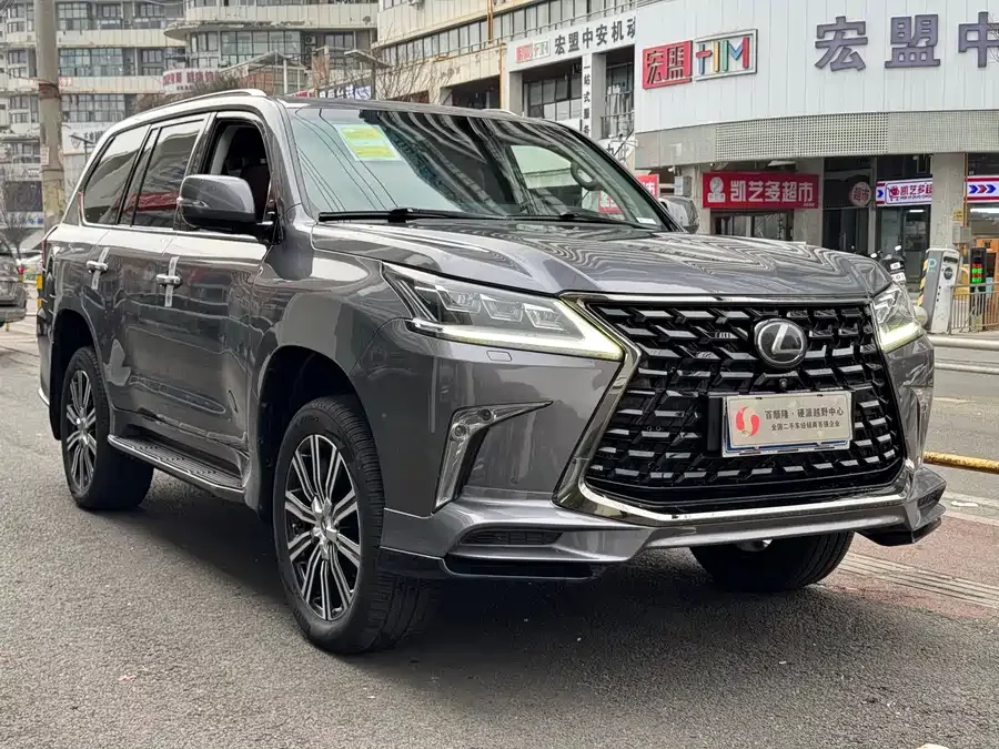 Lexus LX