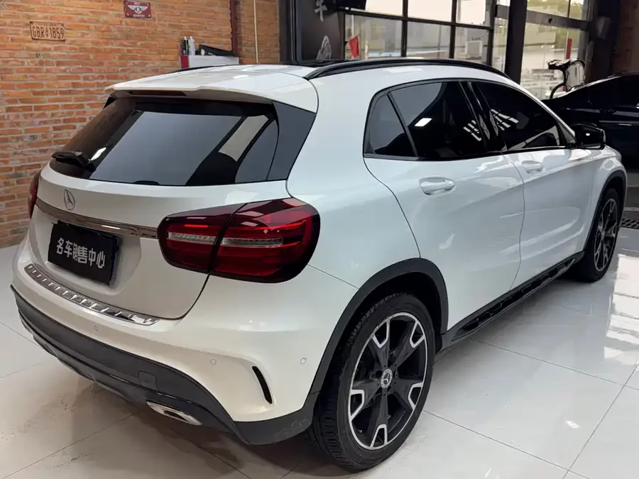 Mercedes Benz GLA