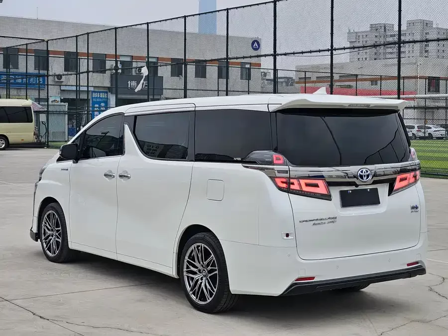 Toyota Crown Vellfire