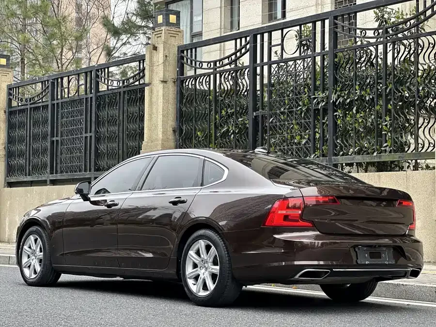 Volvo S90