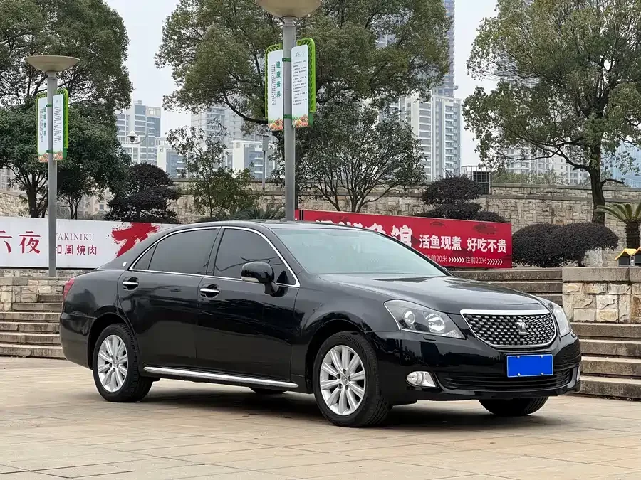 Toyota crown