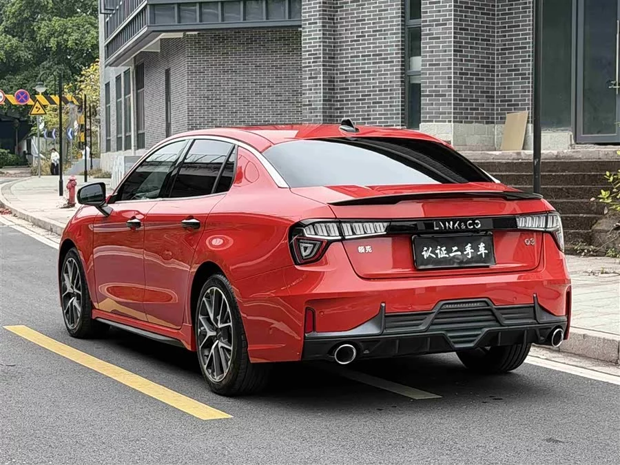 Lynk & Co 03