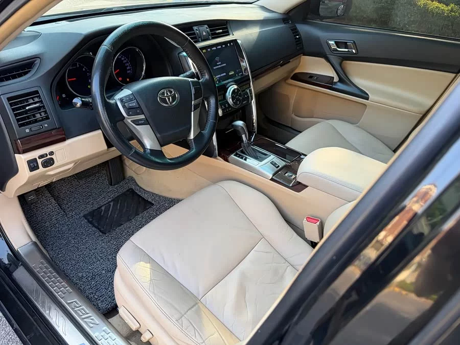 Toyota Reiz