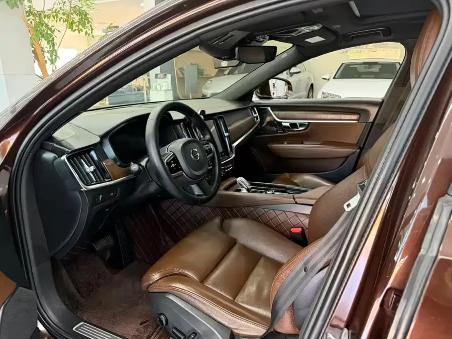 Volvo S90