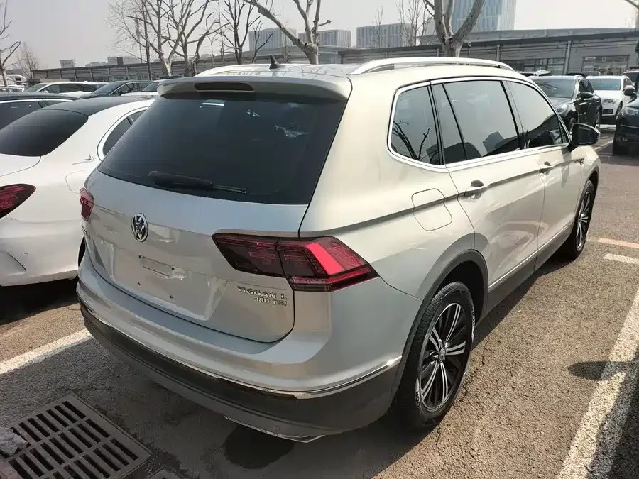 Volkswagen Tiguan L