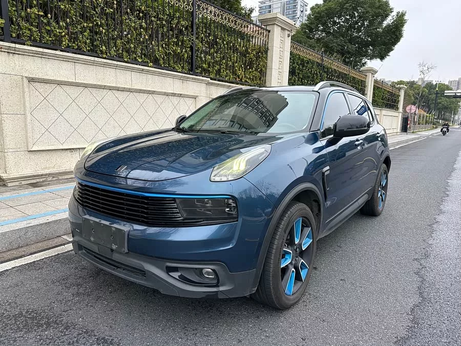 Lynk & Co 01