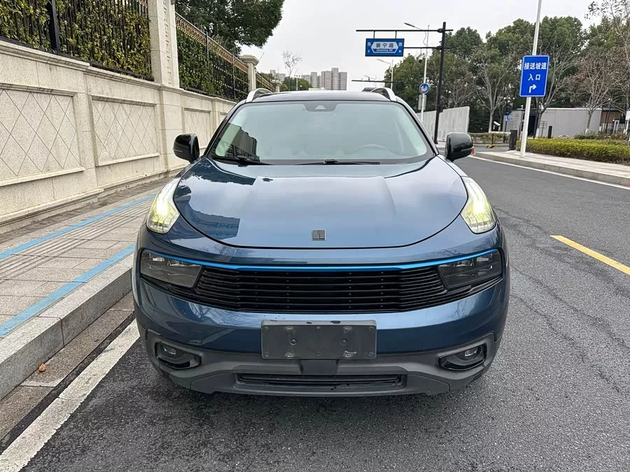 Lynk & Co 01
