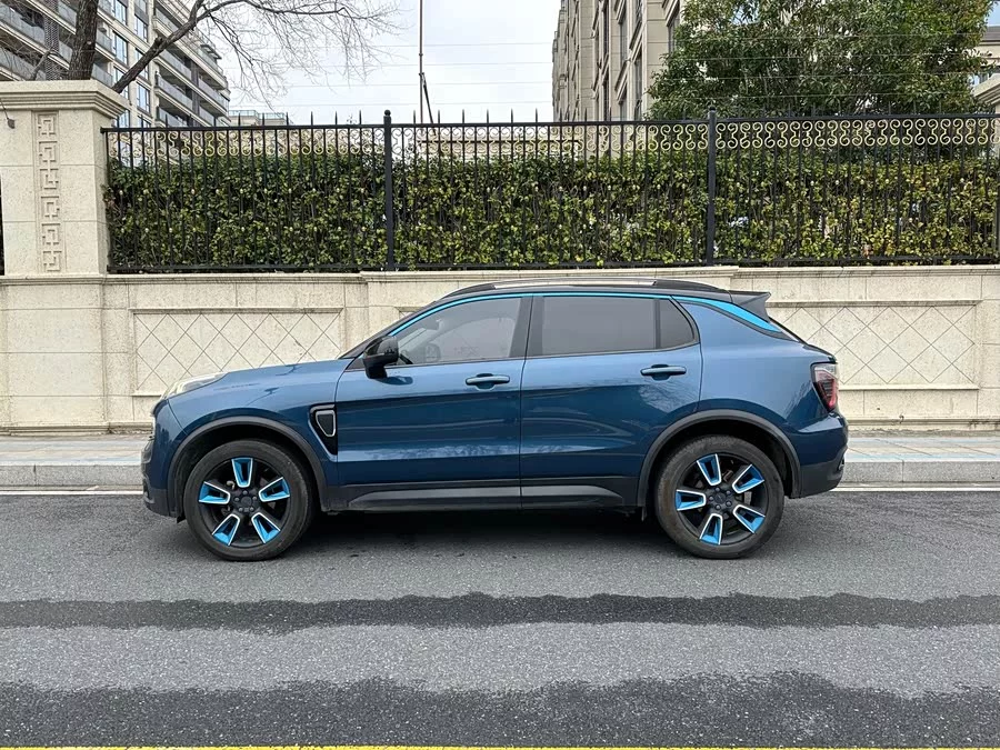 Lynk & Co 01