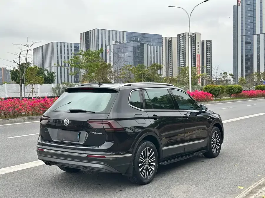 Volkswagen Tiguan L