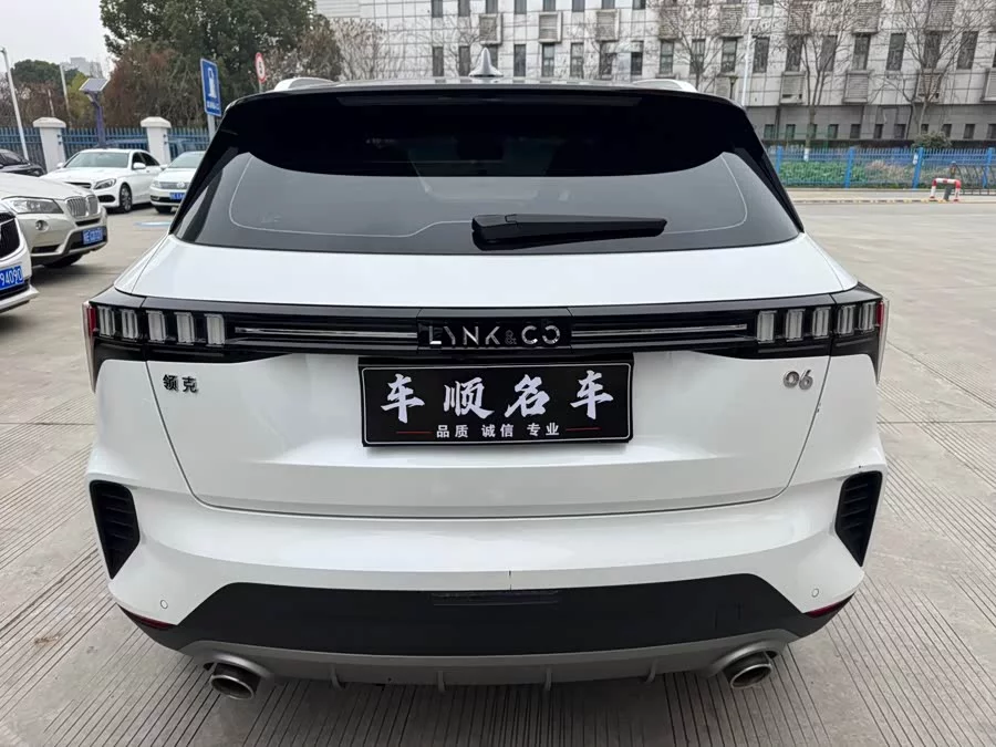 Lynk & Co 06