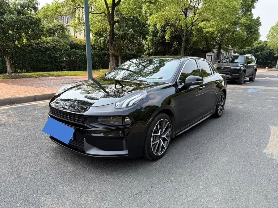 Lynk & Co 03