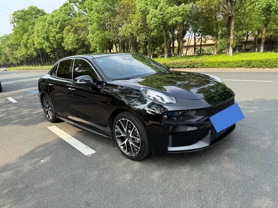 Lynk & Co 03