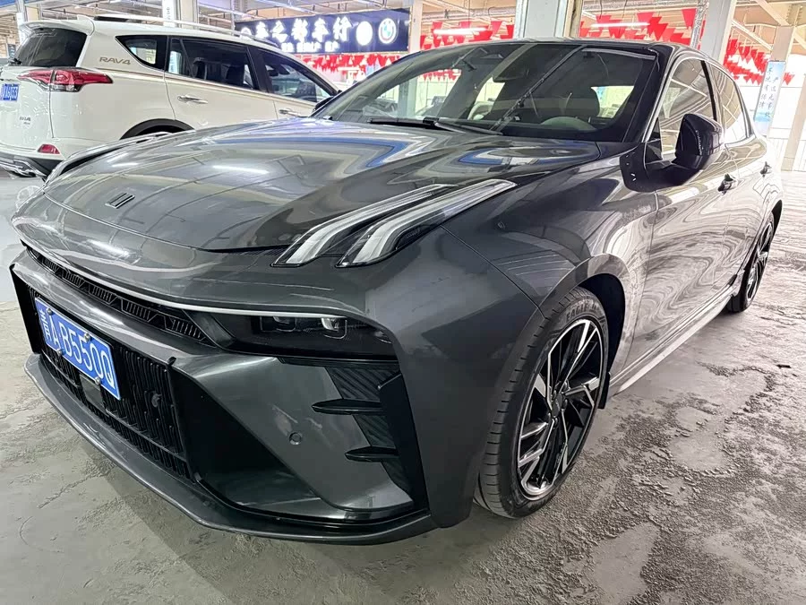 Lynk & Co 03