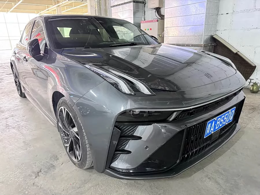 Lynk & Co 03