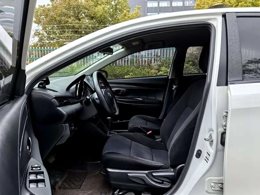 Toyota YARiS L