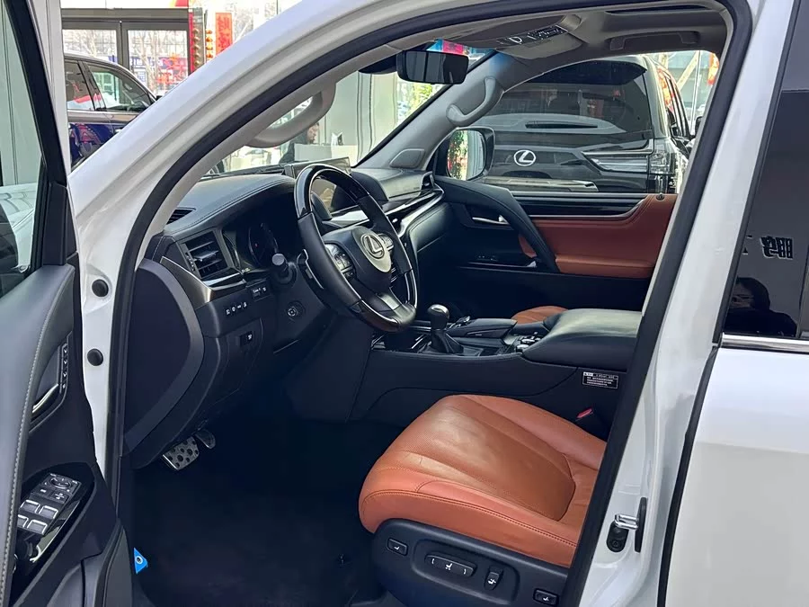 Lexus LX