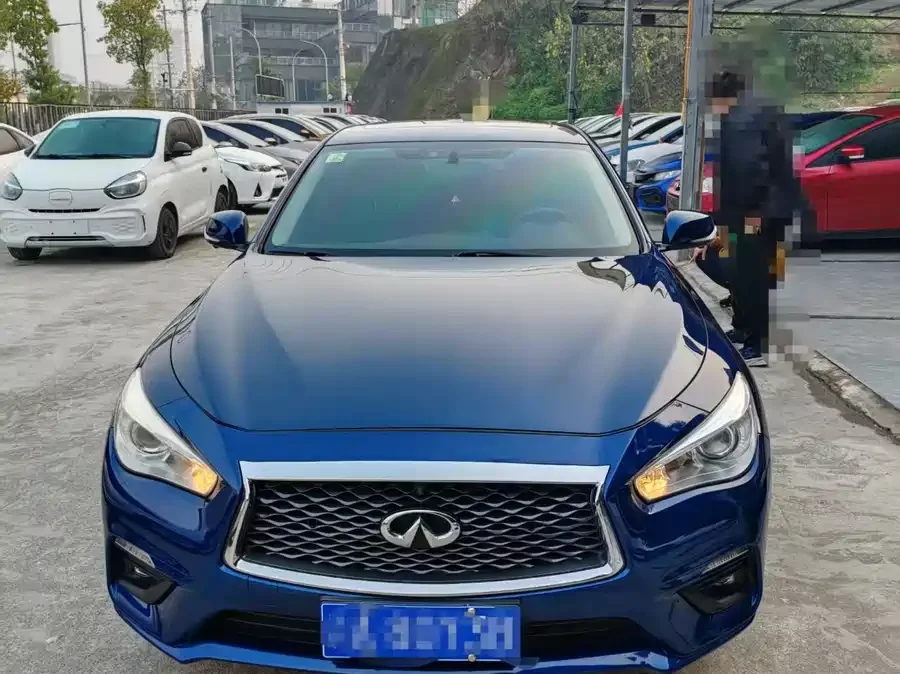 Infiniti Q50L