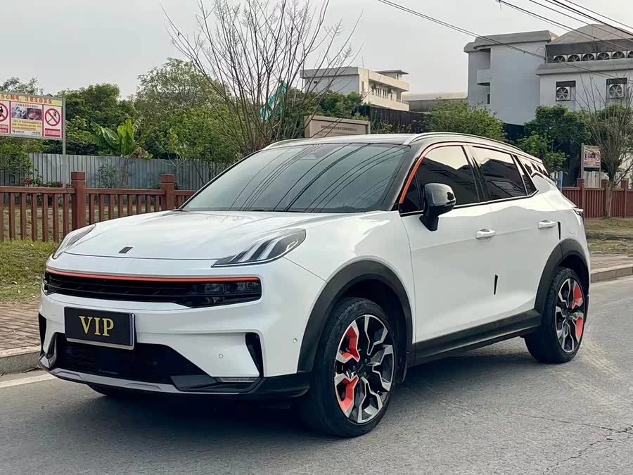 Lynk & Co 06