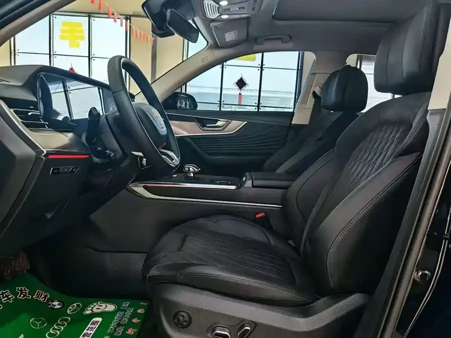 Hongqi HS5