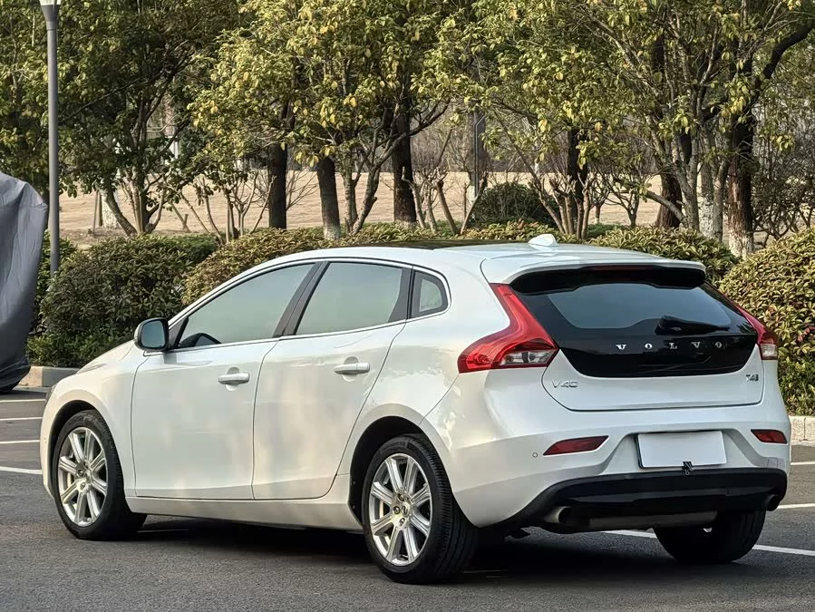Volvo V40