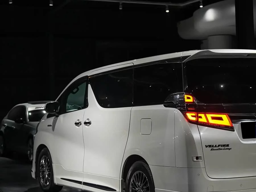 Toyota Crown Vellfire