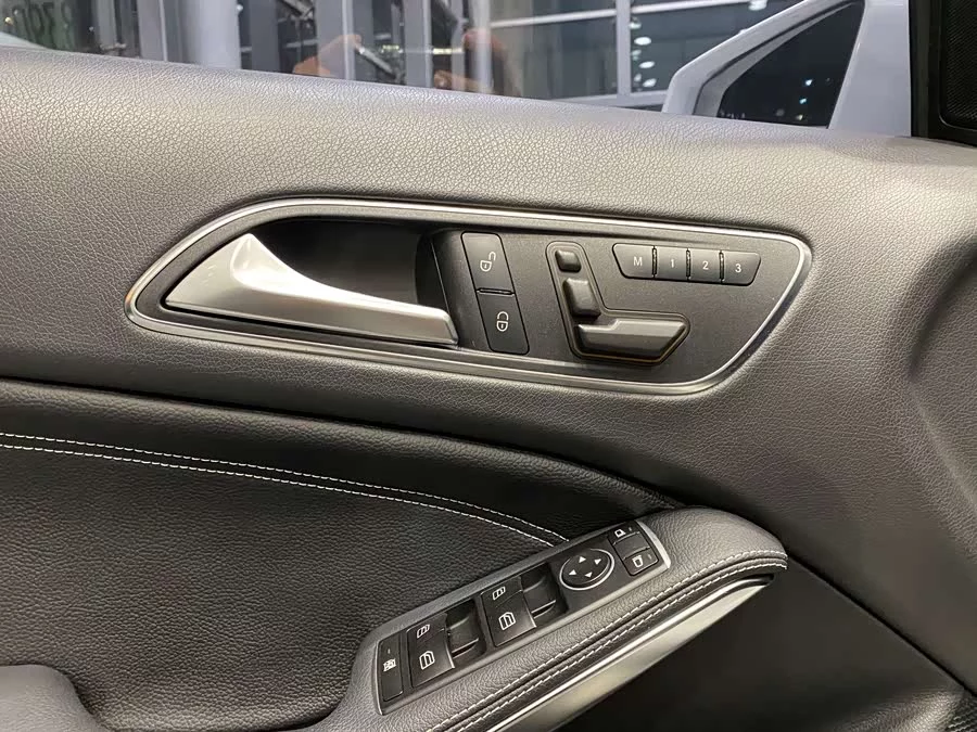 Mercedes Benz GLA