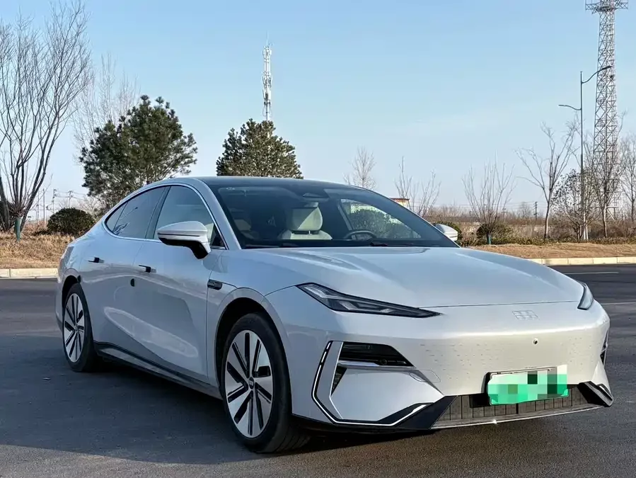 Geely Galaxy E8