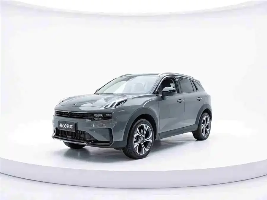 Lynk & Co 06