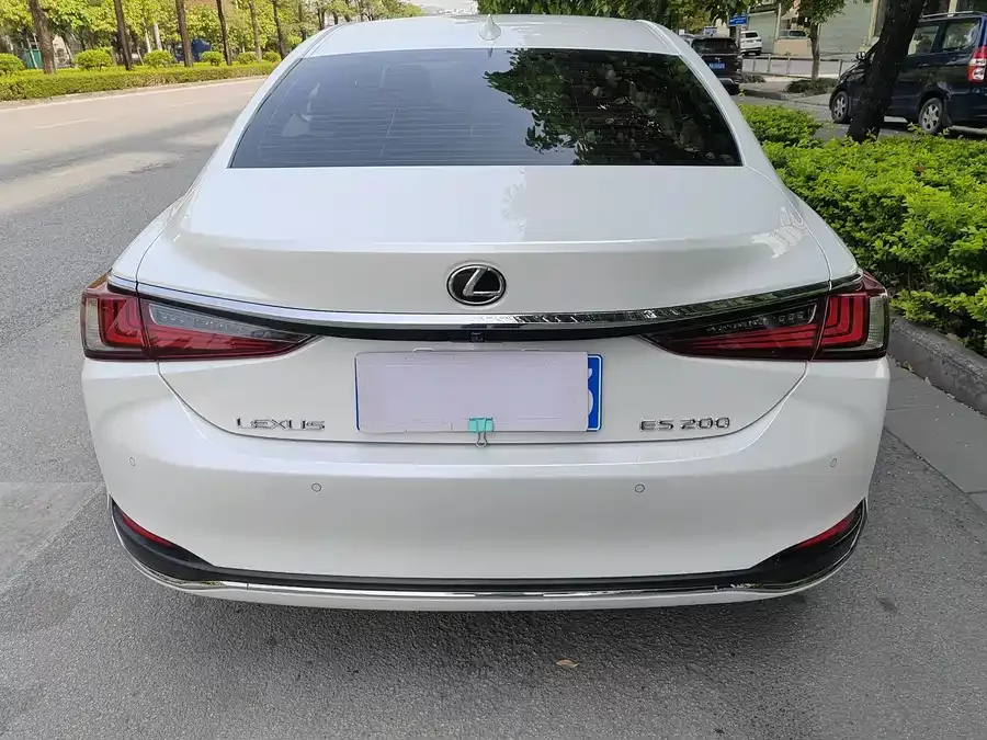 Lexus ES