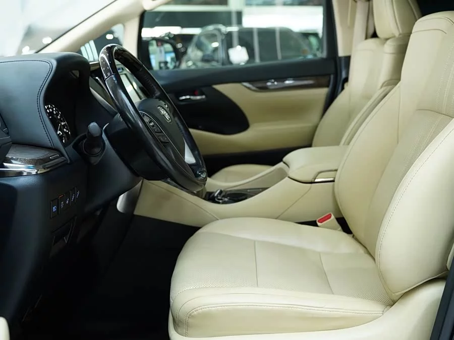 Toyota Crown Vellfire