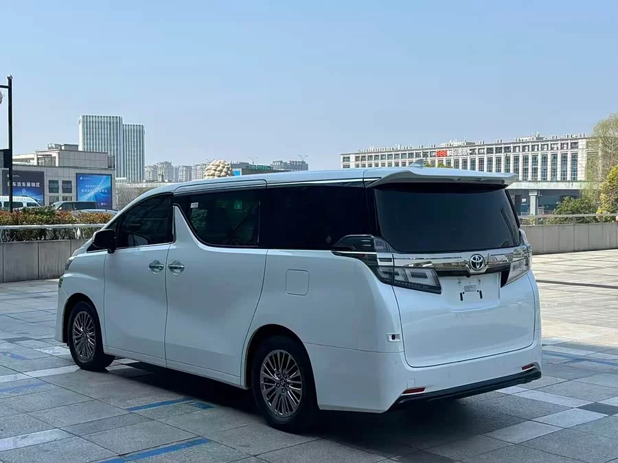 Toyota Crown Vellfire