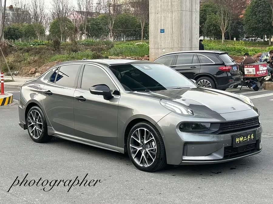 Lynk & Co 03