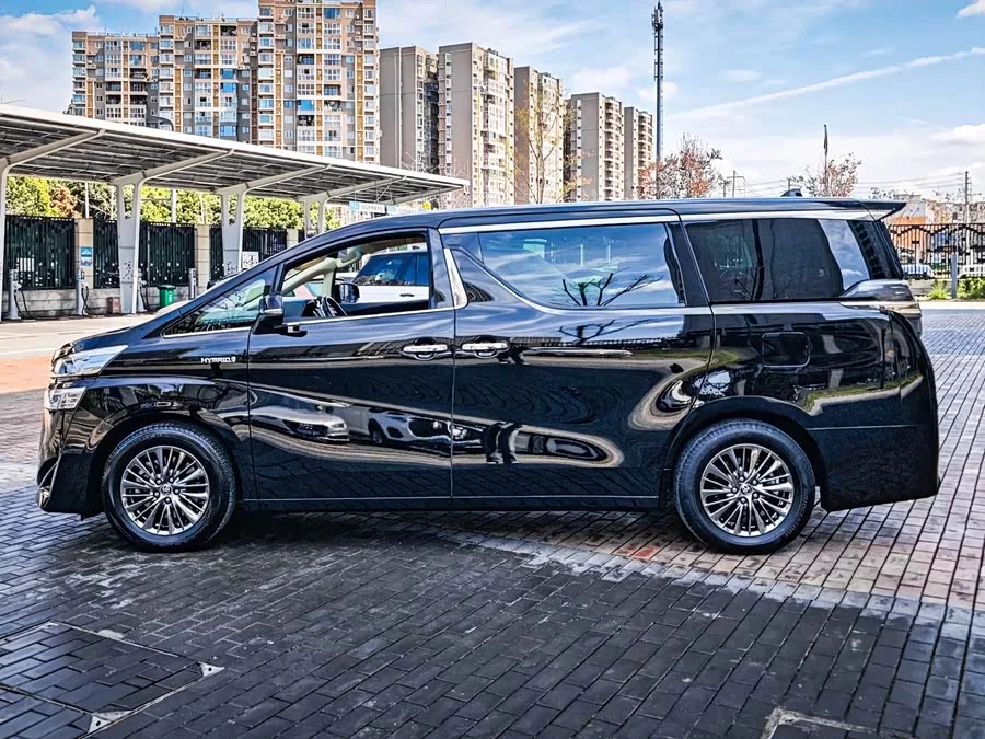 Toyota Crown Vellfire
