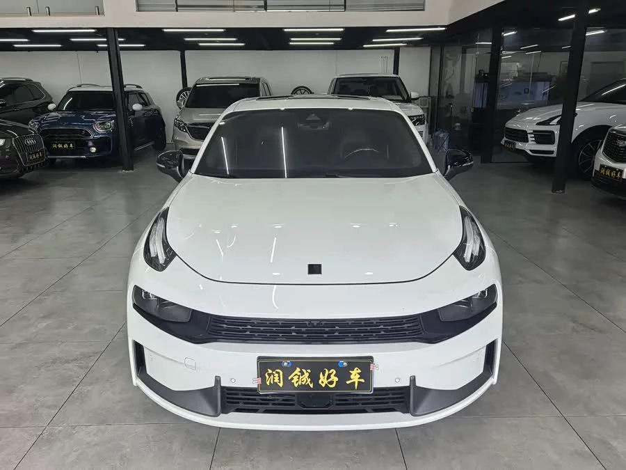 Lynk & Co 03