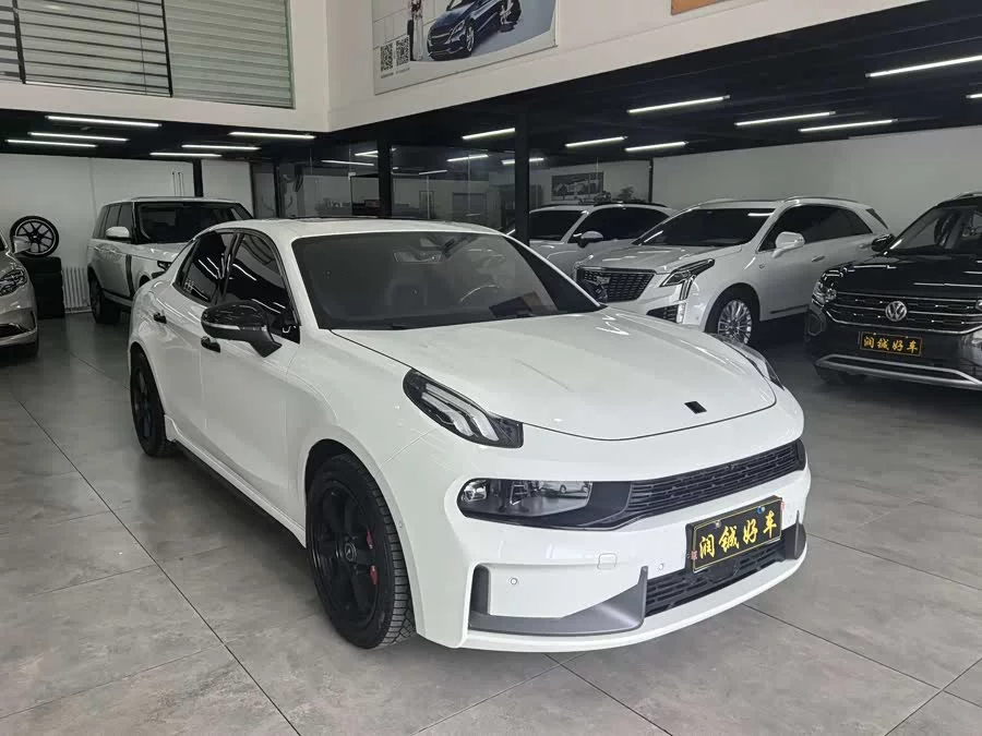 Lynk & Co 03