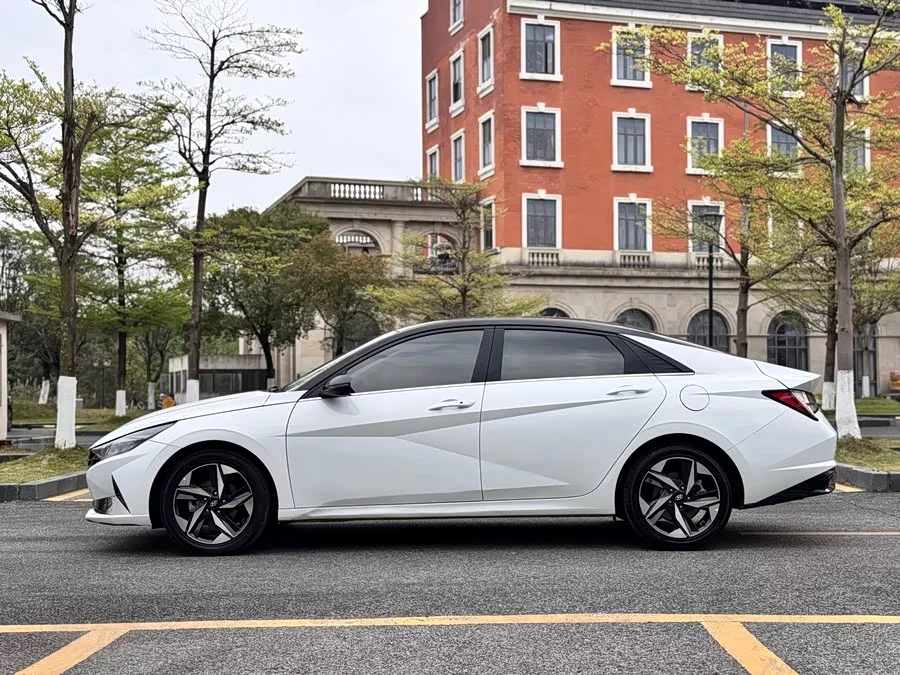 Hyundai Elantra