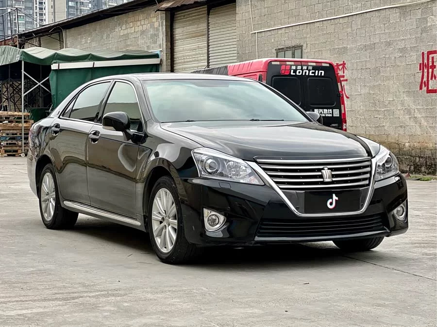 Toyota crown
