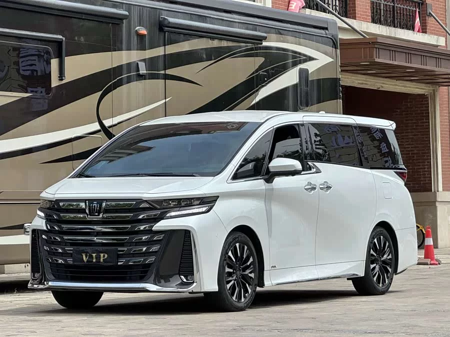 Toyota Crown Vellfire